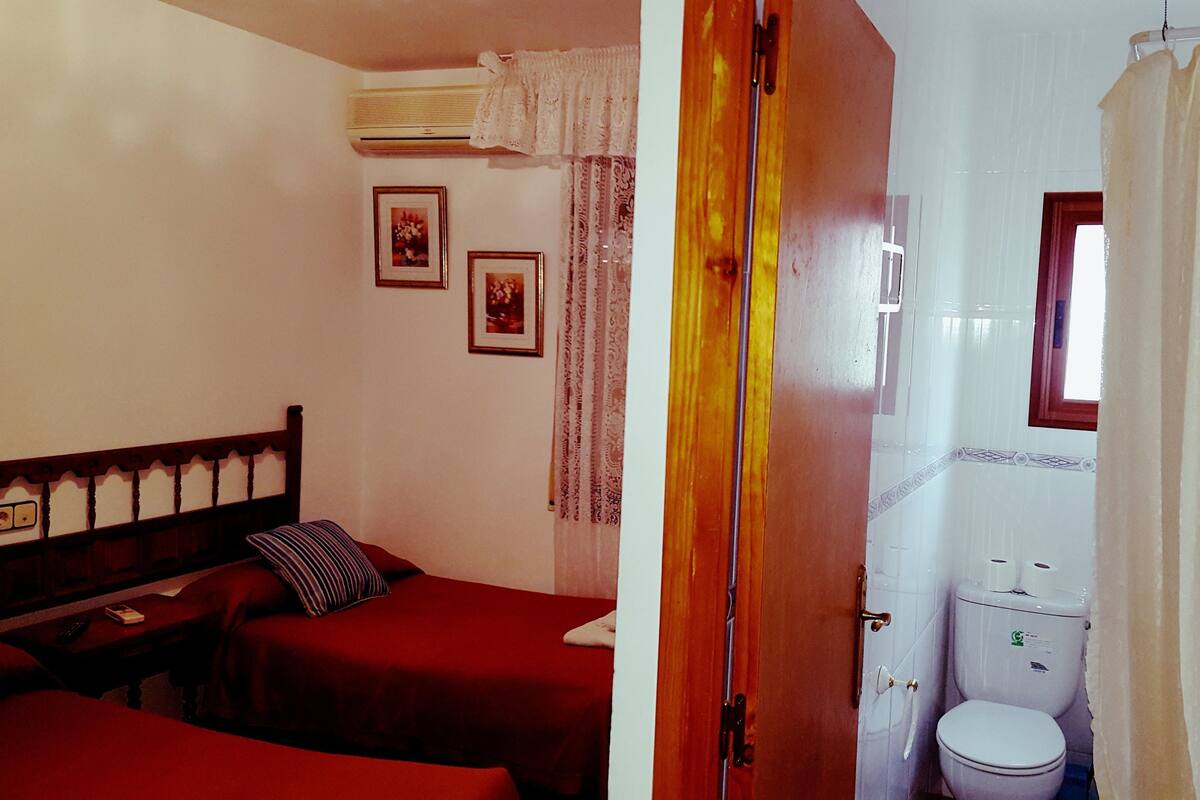 In-room safe, bed sheets