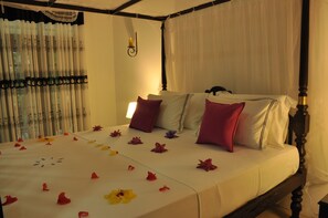 Standard Double Room with Balcony | 1 bedroom, minibar, in-room safe, desk - Abundia (Unawatuna)