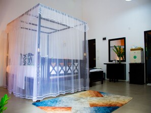 Chambre Triple Standard, plusieurs lits, non-fumeur, vue piscine