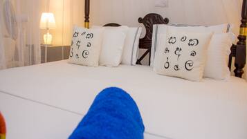 Deluxe Family Room with Kitchenette | 1 bedroom, minibar, in-room safe, desk