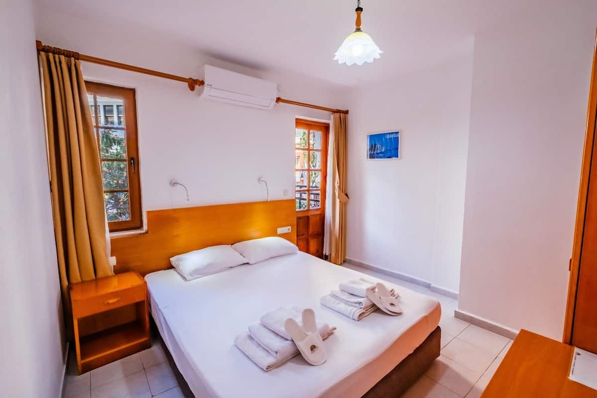1 slaapkamer, een strijkplank/strijkijzer, gratis wifi, beddengoed