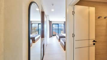 Elegance Sea View, Triple | Espacio para trabajar con laptop y tabla de planchar con plancha