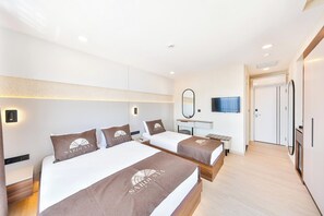 Elegance City View, Triple | Laptop workspace, iron/ironing board, free WiFi, bed sheets - Sardunya Hotel (Kas)