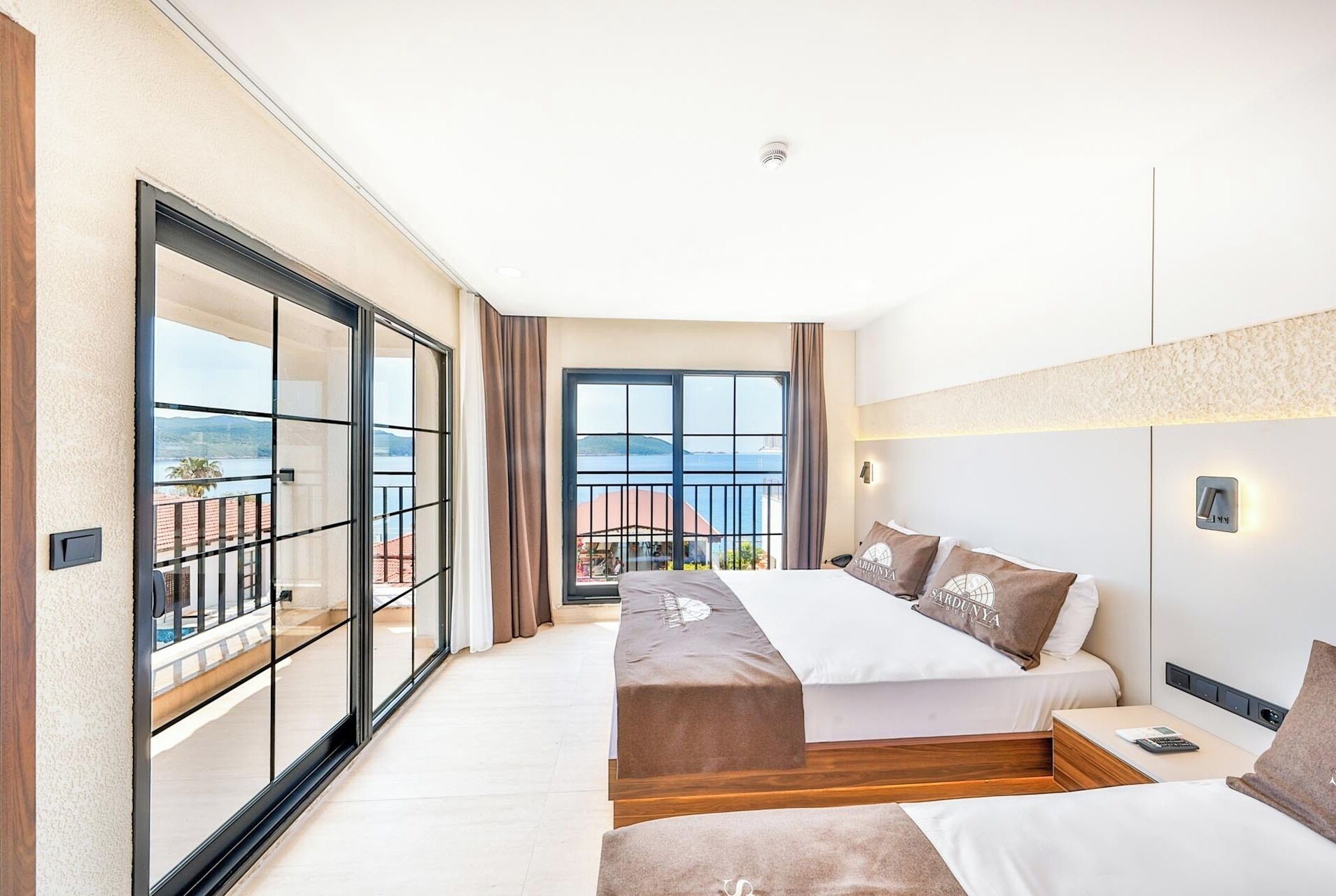 Elegance Sea View, Triple | Laptop workspace, iron/ironing board, free WiFi, bed sheets