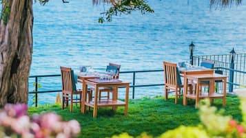 Breakfast, lunch, dinner served; Turkish cuisine