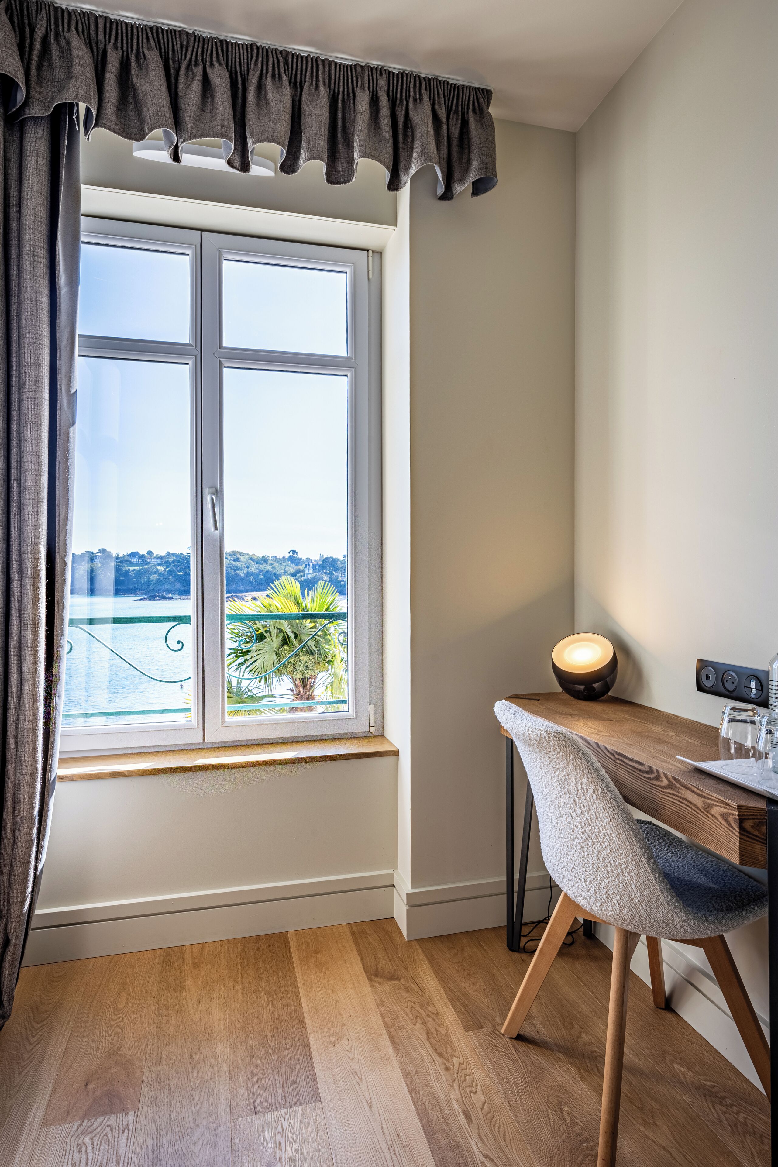 deluxe double room, 1 king bed, sea view | 1 bedroom, free minibar, in-room safe, individually decorated