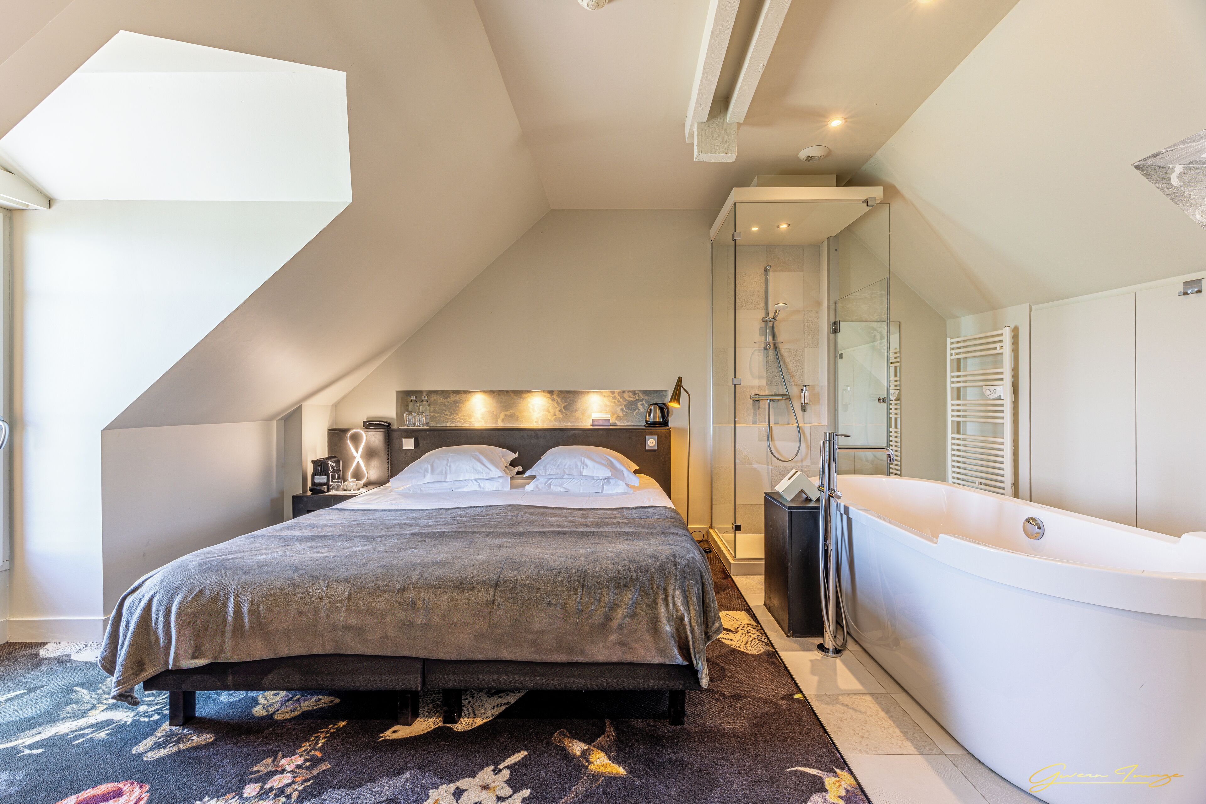 Camera Romantica, 1 letto king (Room #5) | Minibar con snack e bevande gratuite, una cassaforte in camera