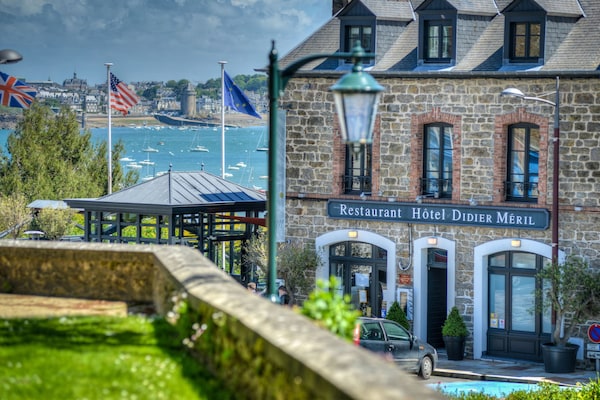 Restaurant Hotel Didier Méril - Saint-Coulomb
