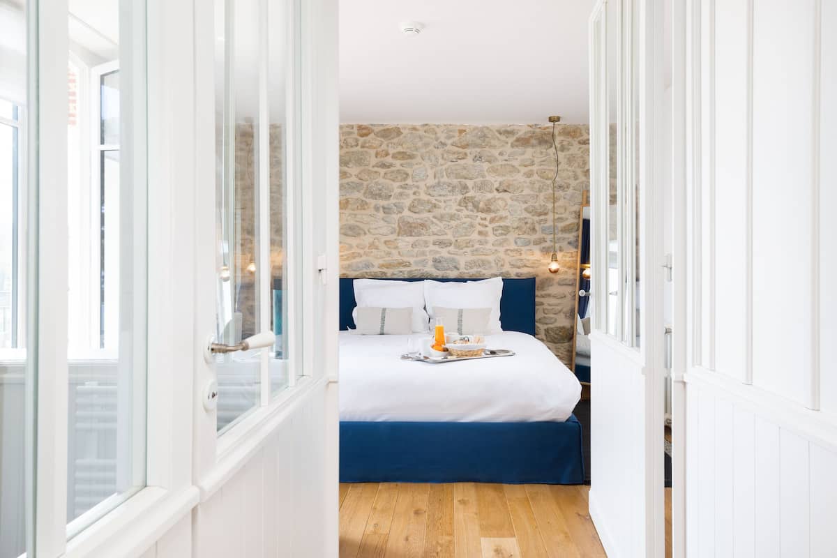 luxury suite, 1 king bed (room #7) | 1 bedroom, free minibar, in-room safe, individually decorated