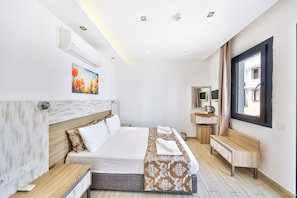 Chambre Deluxe double ou avec lits jumeaux, vue sur la ville | Literie de qualité, système d’insonorisation, accès au Wi-Fi (inclus)