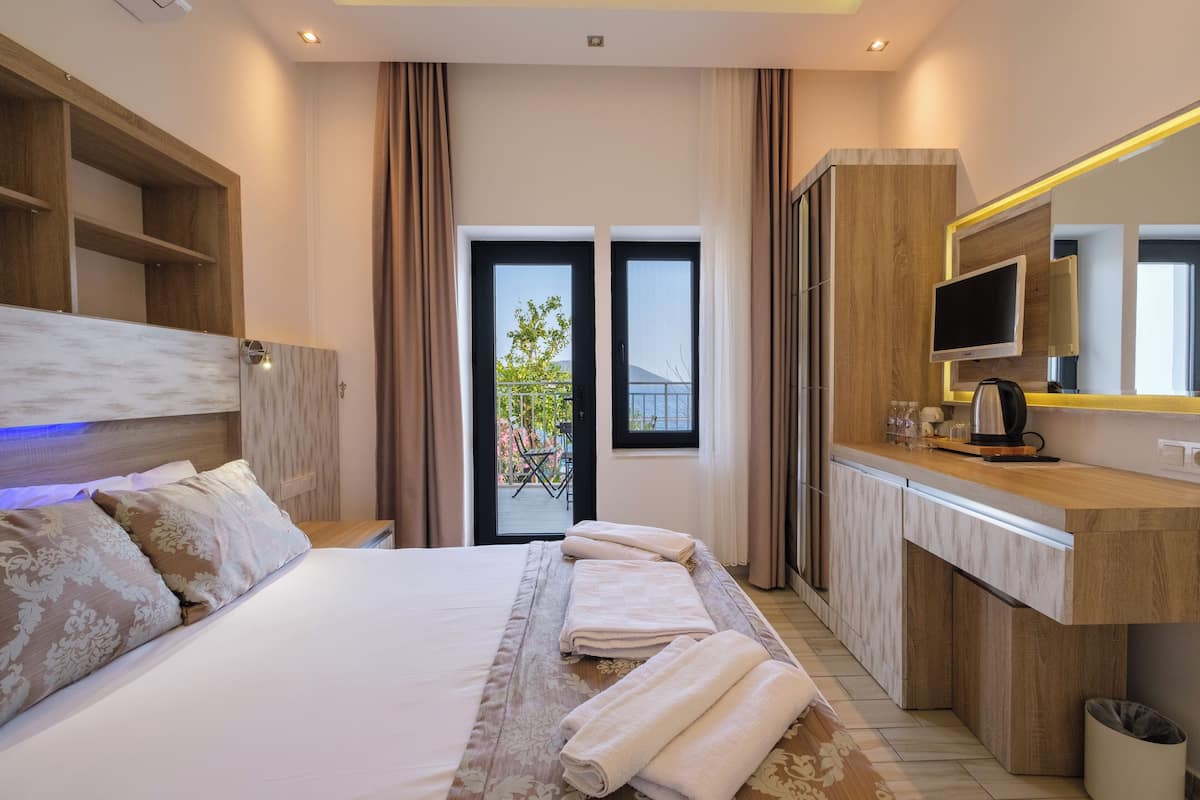 Deluxe vierpersoonskamer | Luxe beddengoed, geluiddichte muren, gratis wifi, beddengoed