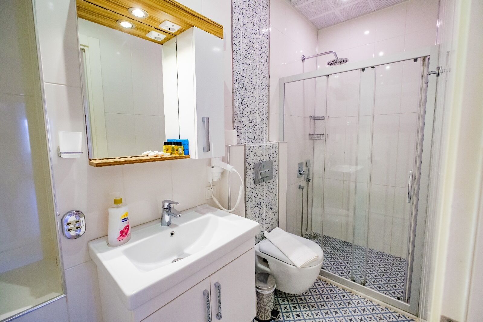 shower, free toiletries, hair dryer, slippers