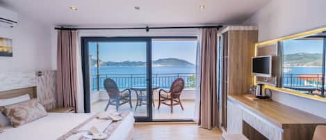 Deluxe Double or Twin Room, Sea View | Premium bedding, soundproofing, free WiFi, bed sheets
