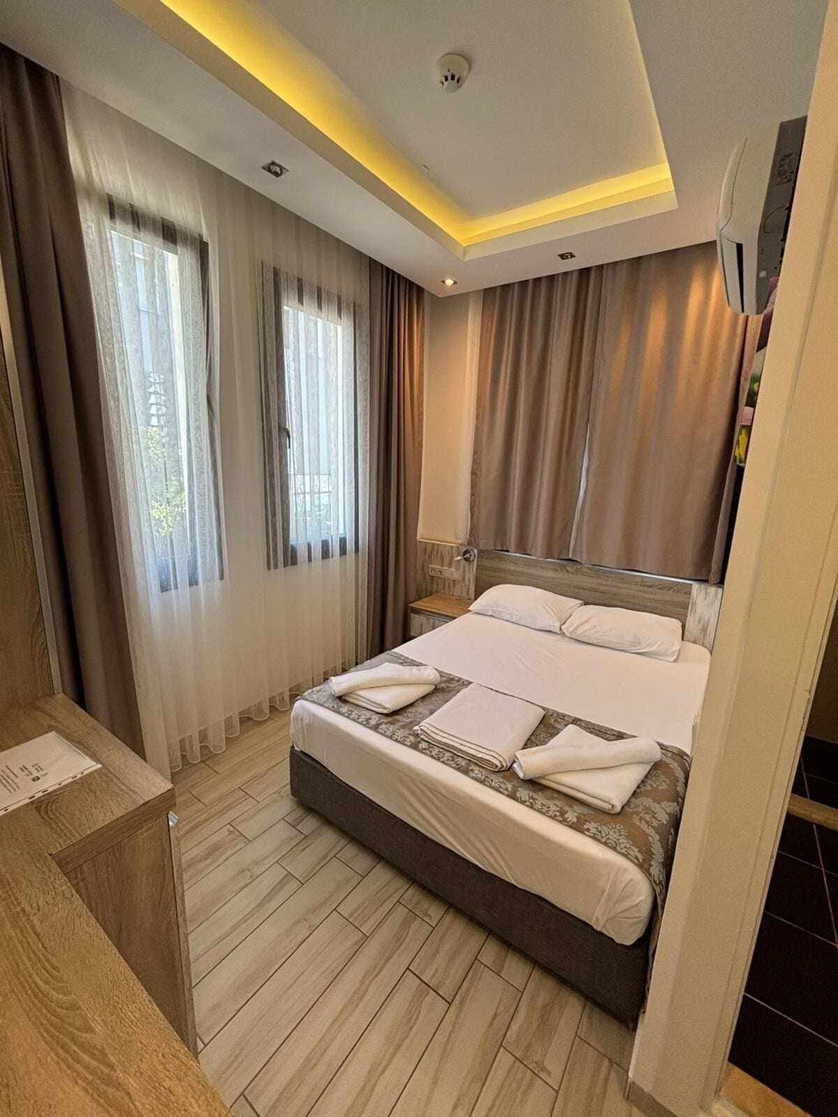 Deluxe Economic Room Without Balcony | Bộ đồ giường cao cấp, phòng cách âm 