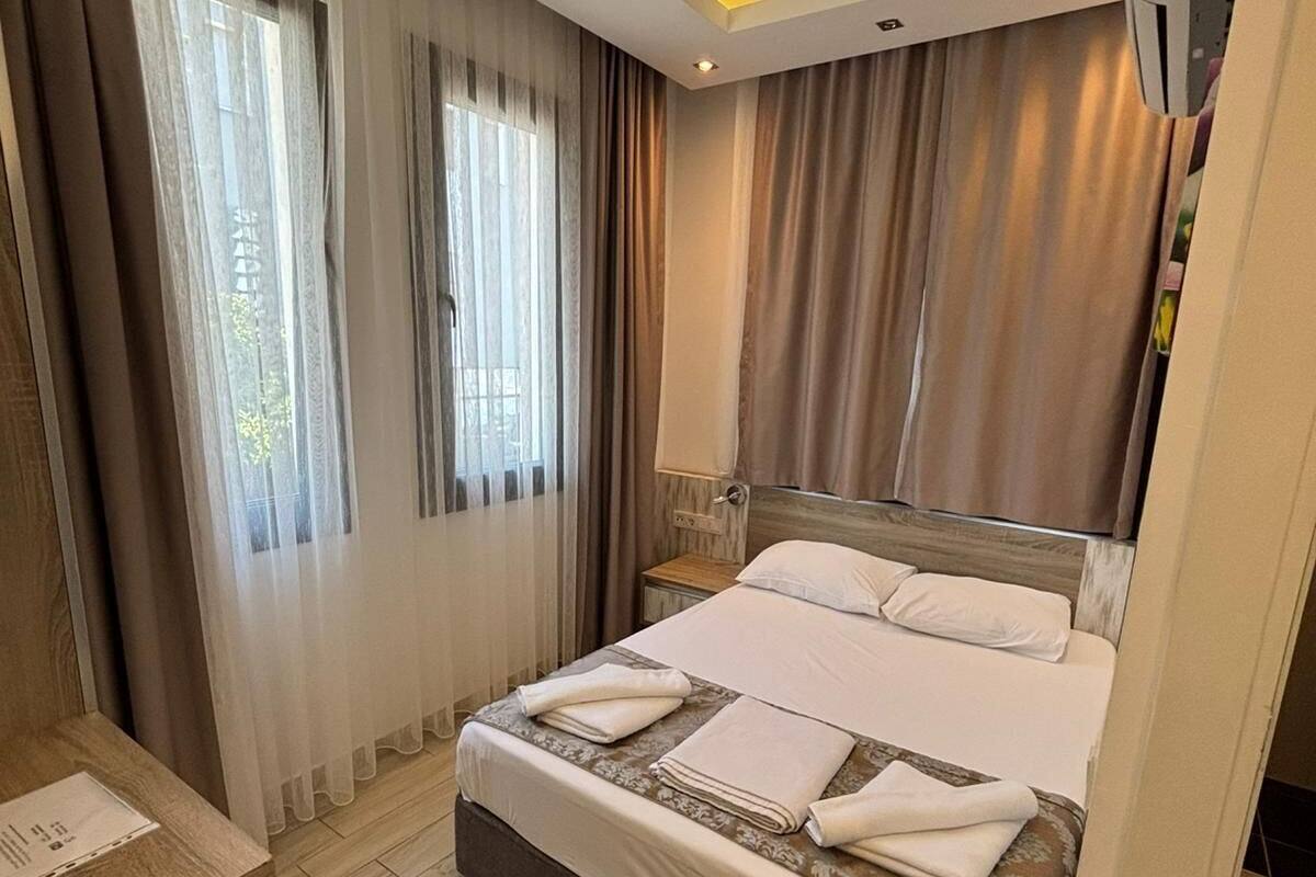 Deluxe Economic Room Without Balcony | Premium bedding, soundproofing, WiFi (free), bed sheets