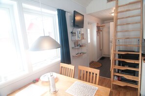 Cabin, 1 Bedroom | Living room