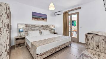 1 bedroom, desk, iron/ironing board, cots/infant beds