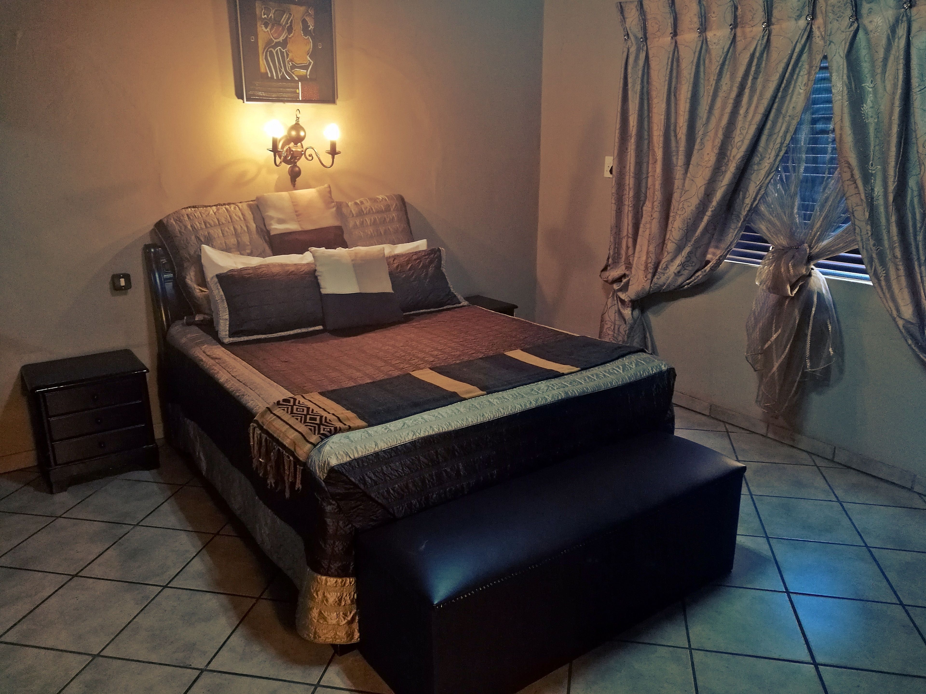 Luxury Double Room | Desk, bed sheets