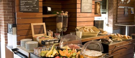 Free daily buffet breakfast