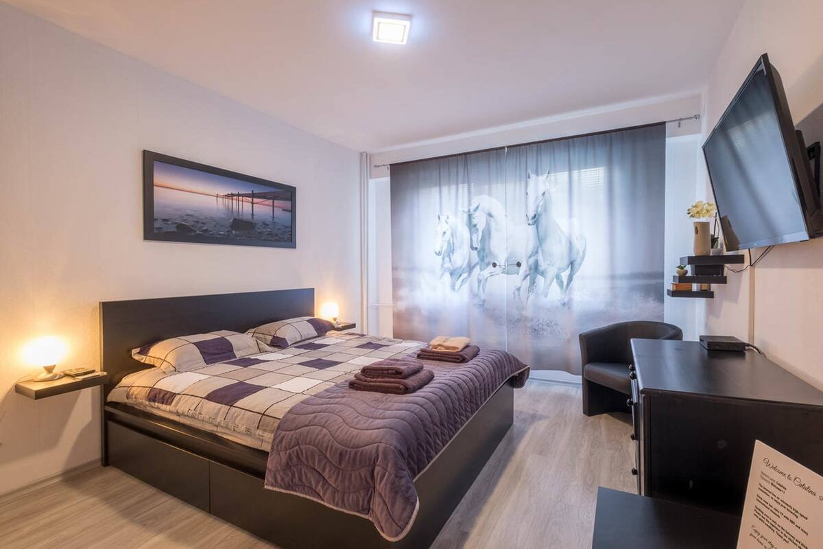 Appartement Deluxe, 3 chambres, cuisine, vue ville | 1 chambre, literie de qualité supérieure, fer et planche à repasser