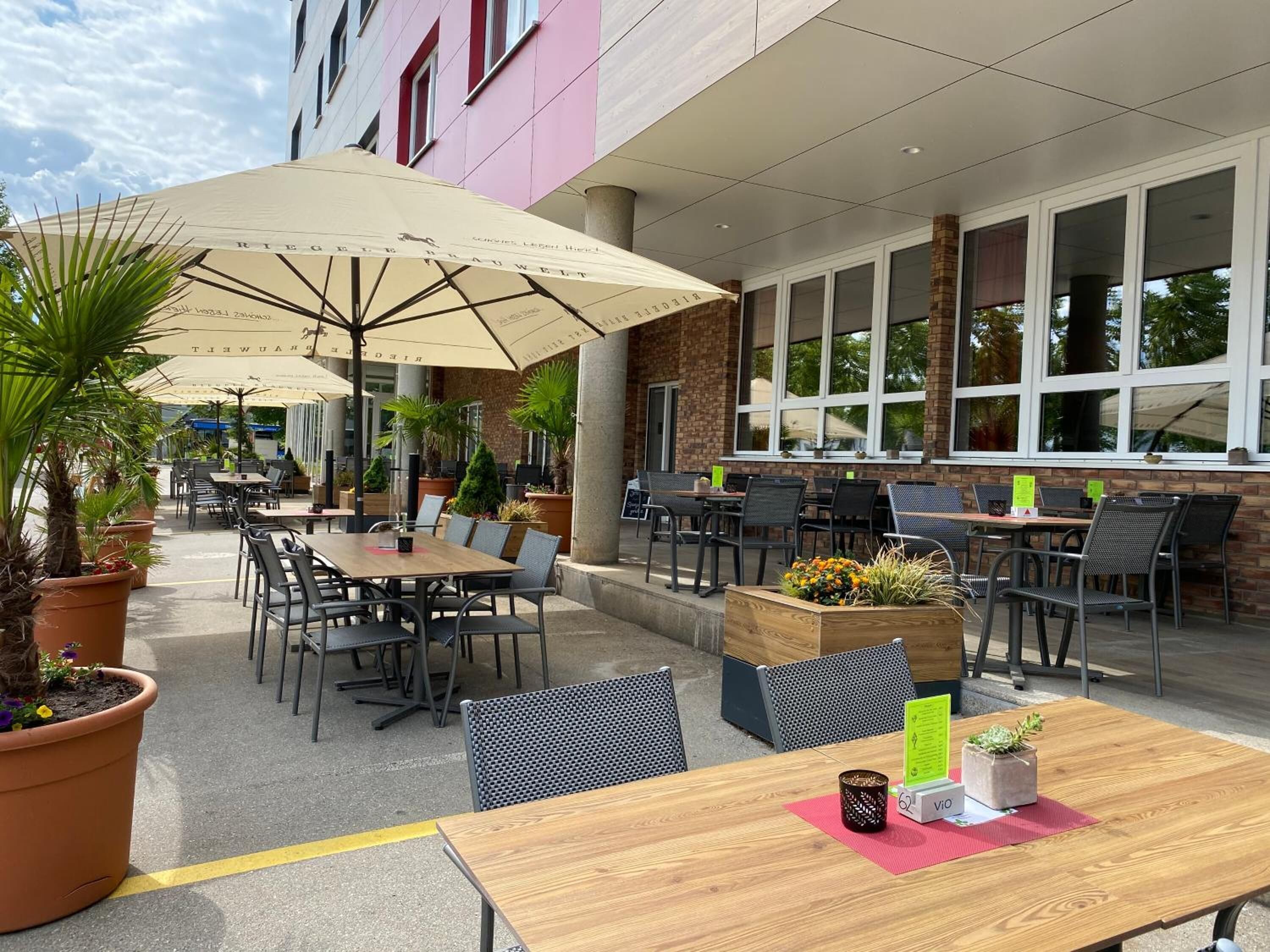 lunch and dinner served, regional cuisine