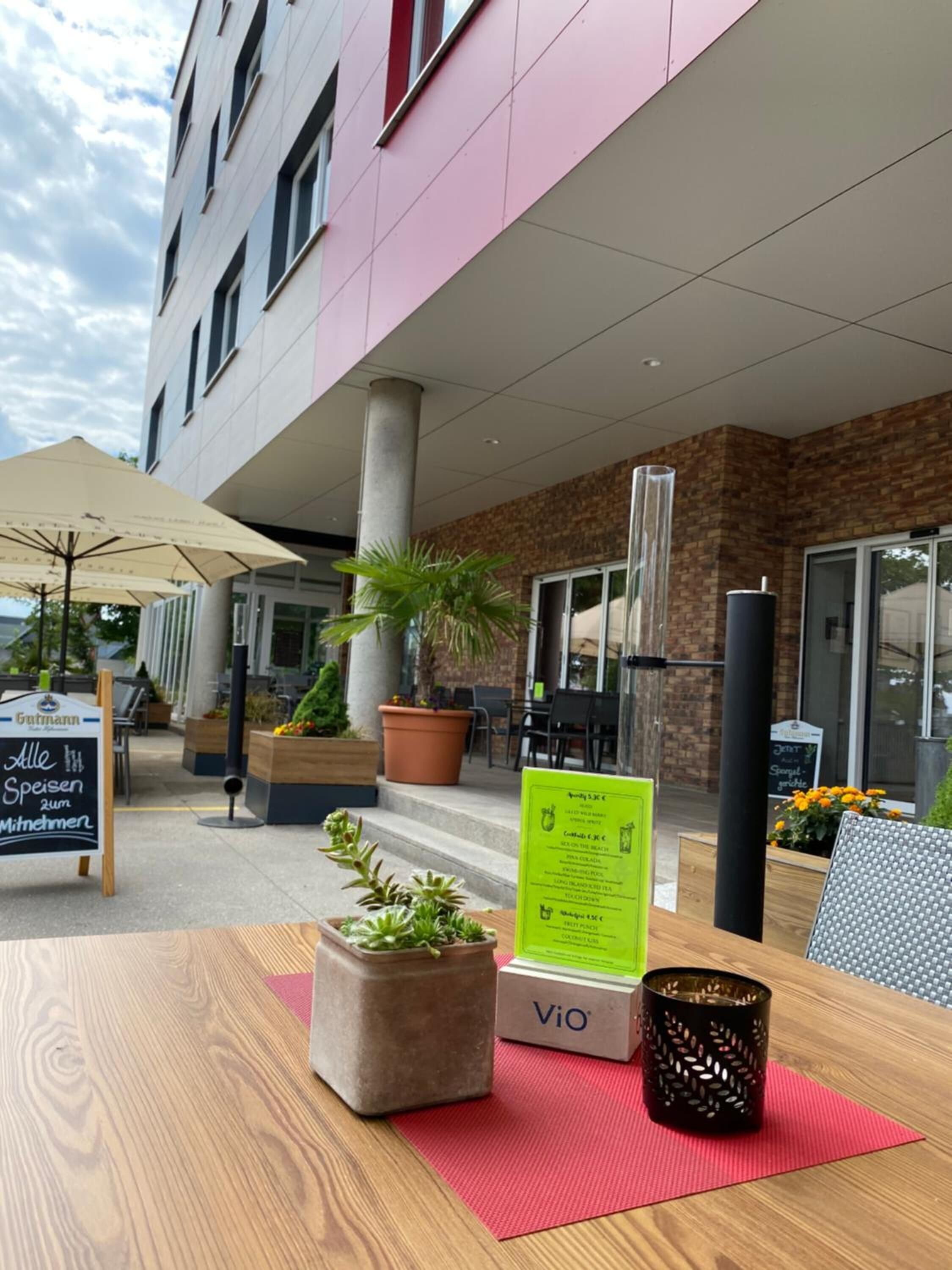 lunch and dinner served, regional cuisine