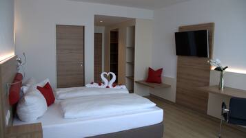 Allergikerbettwaren, Zimmersafe, Schreibtisch, Verdunkelungsvorhänge