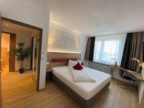 Room, 2 Bedrooms | Hypo-allergenic bedding, in-room safe, desk, blackout curtains - Hotel Asgard (Gersthofen)