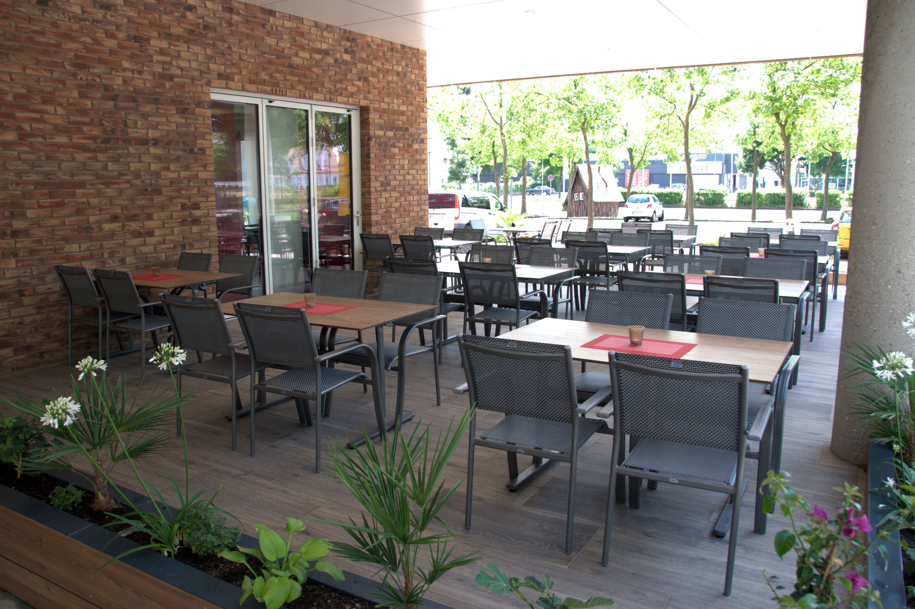 lunch and dinner served, regional cuisine