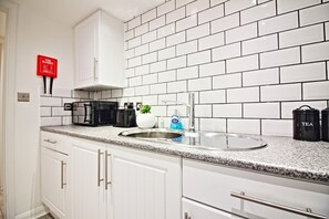 Electric kettle, toaster - Star Apartment (Ipswich)
