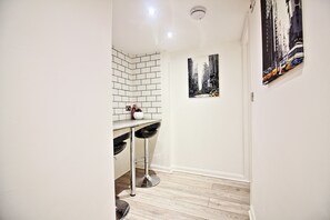 Interior entrance - Star Apartment (Ipswich)