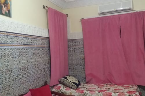 Zimmer | Bügeleisen/Bügelbrett, kostenloses WLAN, Bettwäsche