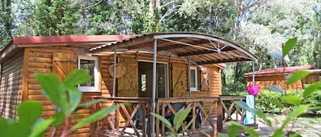Mobile Home | Iron/ironing board, free cribs/infant beds, WiFi