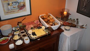 A buffet table with various food items, including meats, cheeses, and pastries. - Hotel Wintersmühle (Bielefeld)
