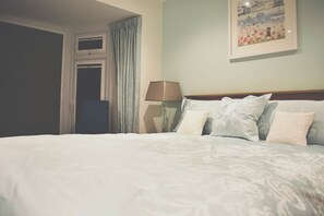Blackout curtains, free WiFi, bed sheets - Count House Cottage B&B - Adults Only (St Ives)