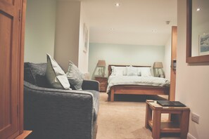 Deluxe Double Room (Room 4) | Blackout drapes, free WiFi, bed sheets - Count House Cottage B&B - Adults Only (St Ives)
