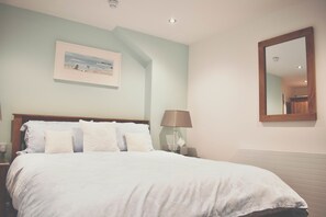 Blackout curtains, free WiFi, bed sheets - Count House Cottage B&B - Adults Only (St Ives)