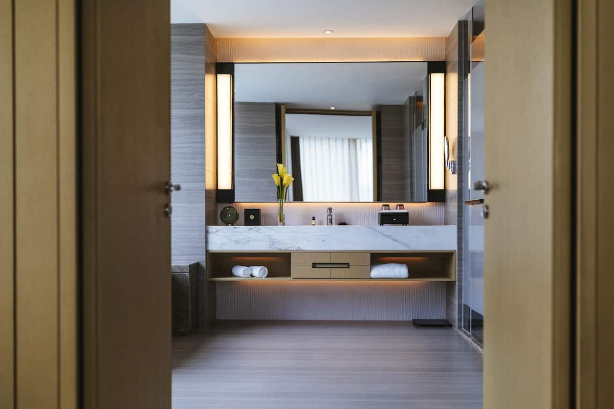 Deluxe-Suite, 1 King-Bett, Zutritt zur Club Lounge | 1 Schlafzimmer, Minibar, Zimmersafe, Schreibtisch