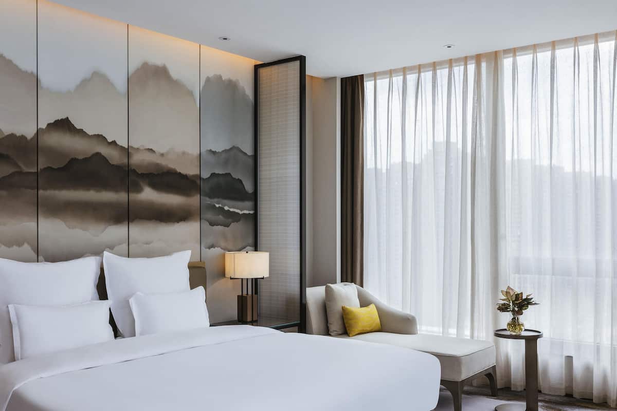 Phòng Suite Deluxe, 1 giường cỡ king, quyền sử dụng Club Lounge | 1 phòng ngủ, minibar, két bảo mật tại phòng, trang trí khác biệt