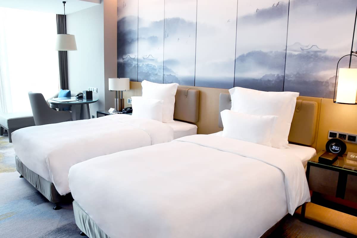 1 quarto, frigobar, cofres nos quartos, individualmente decorados