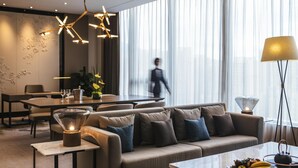 1 soverom, minibar, safe på rommet og skrivebord