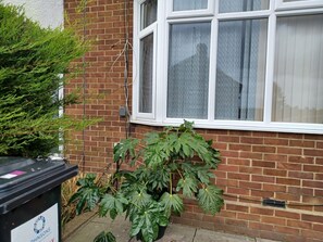 Exterior detail - Huku Kwetu - Milton House (Luton)