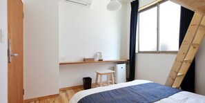 Eenvoudige studio | Een kluis op de kamer, verduisterende gordijnen