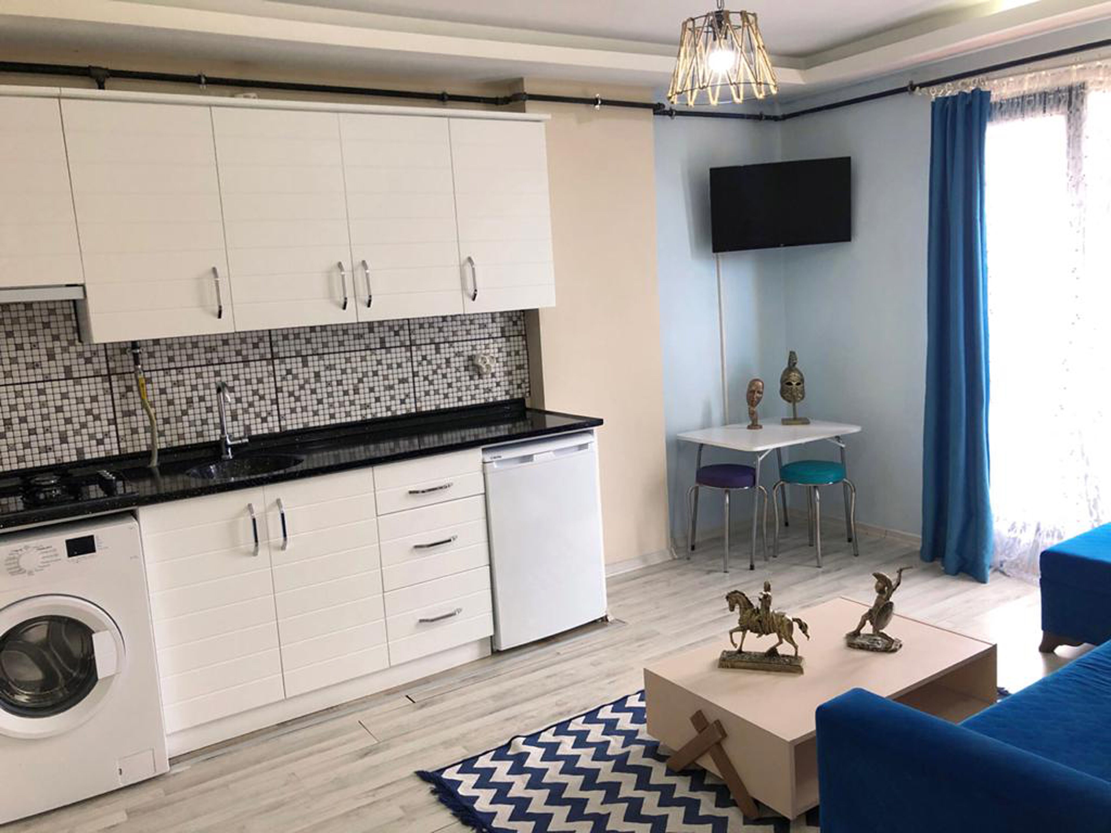 elite suite, 1 bedroom, city view, corner | in-room dining