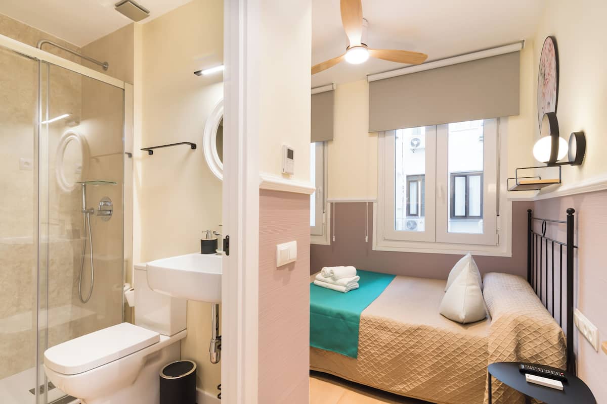 Economy Double Room | Desk, blackout curtains, soundproofing, iron/ironing board