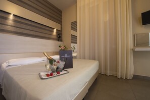 Double or Twin Room | Minibar, in-room safe, desk, free cots/infant beds - Hotel Rosenblatt (Cervia)