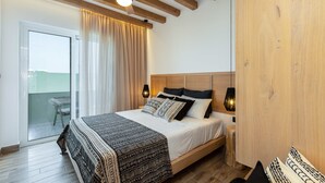 Apartemen Deluks, 1 Tempat Tidur Queen, Bebas Asap Rokok, pemandangan kolam renang