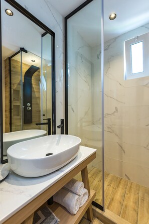 Deluxe Apartment, 1 Queen Bed, Non Smoking, Pool View | Hypo-allergenic bedding, Select Comfort beds, in-room safe, desk - Theros (Rethymno)
