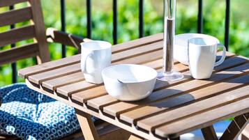 Family Apartment | Hypo-allergenic bedding, Select Comfort beds, in-room safe, desk