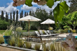 Seasonal outdoor pool - Château de Villars (Villars)